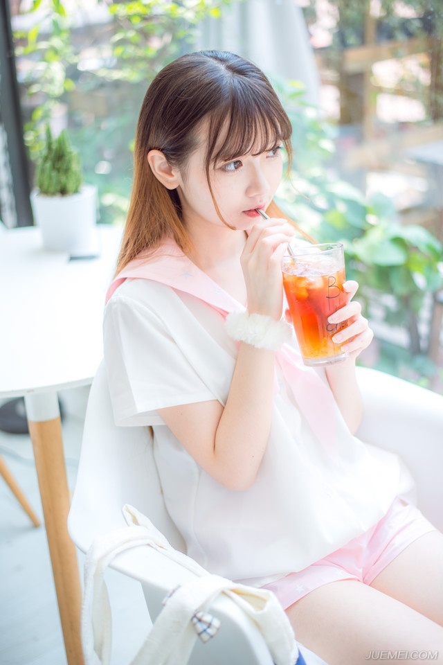 “呵~”刘璋无奈的笑了起来，外面响起了喊杀声，虽然民心所向，但终究还是有那么一批人选择了反抗，哪怕这份反抗，在此时已经没有任何意义。
